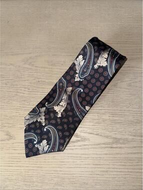 Vintage Halston Men's Neck Tie 100% Italian Silk Made In USA Navy Paisley W Red
